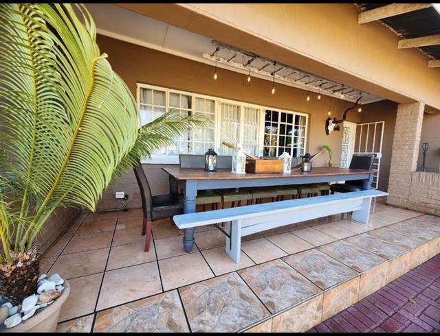 4 BEDROOM HOUSE FOR SALE IN VANDERBIJLPARK SW 1